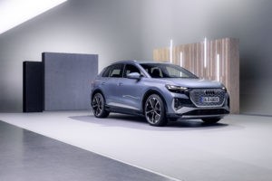 Blå Audi Q4 e-tron