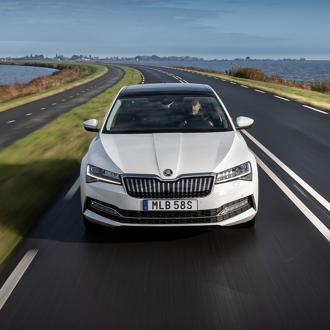 Vit Skoda Superb Combi