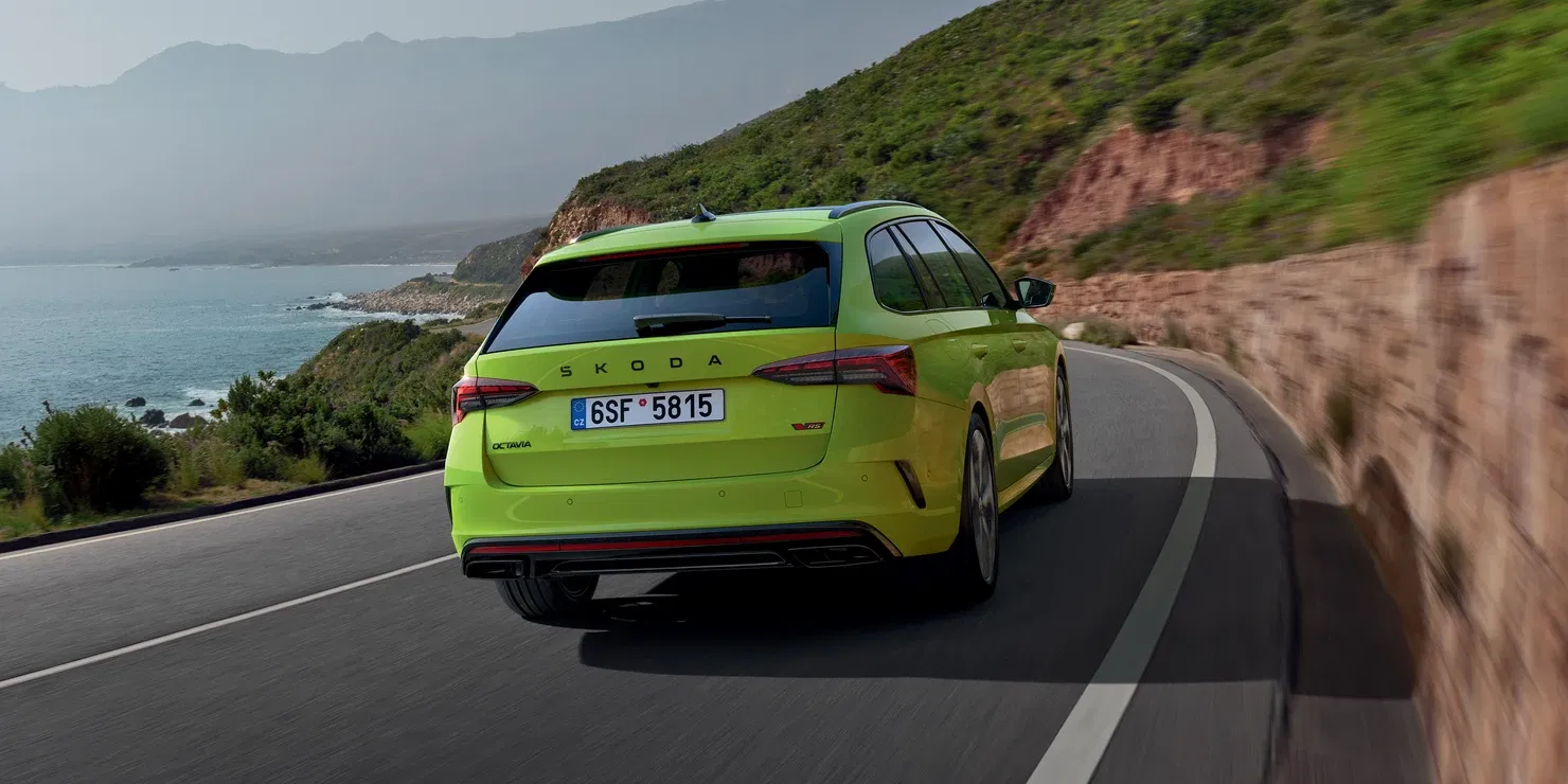 grön skoda octavia combi rs